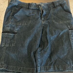 Women’s Gloria Vanderbilt shorts size 12